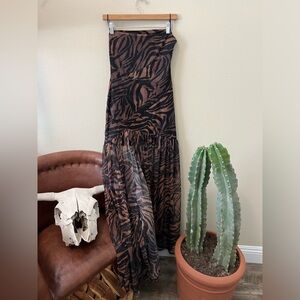 Elegant Strapless Zebra Print Dress